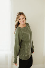 Curvy Pigment Pullover