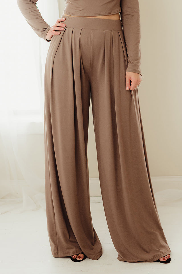 Stretch Pleated Wide Leg Pants